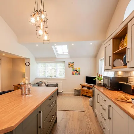 Quiet Self Contained Cottage Near Delamere Forest Cuddington  Buitenkant foto