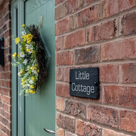 Quiet Self Contained Cottage Near Delamere Forest Cuddington  Buitenkant foto