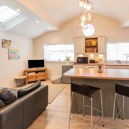 Quiet Self Contained Cottage Near Delamere Forest Cuddington  Buitenkant foto