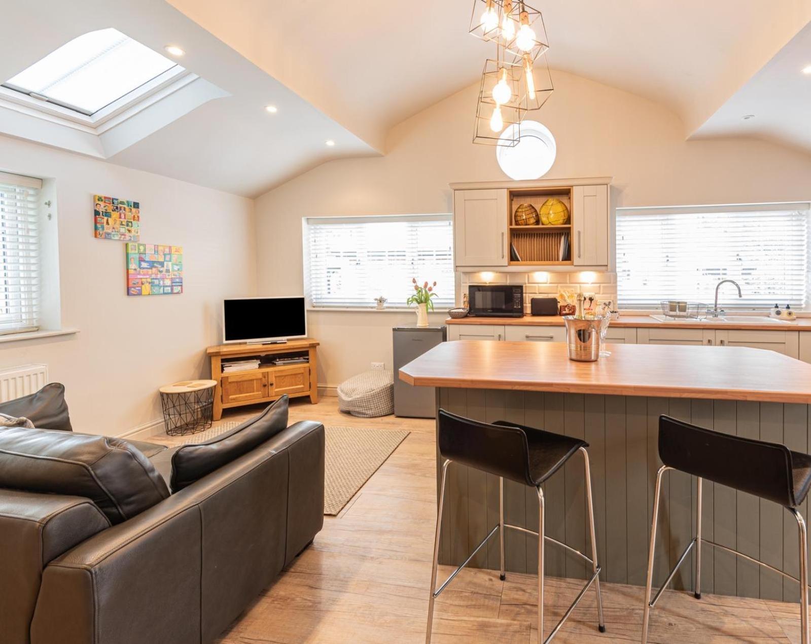 Quiet Self Contained Near Delamere Forest Holiday home Cuddington (Eddisbury)